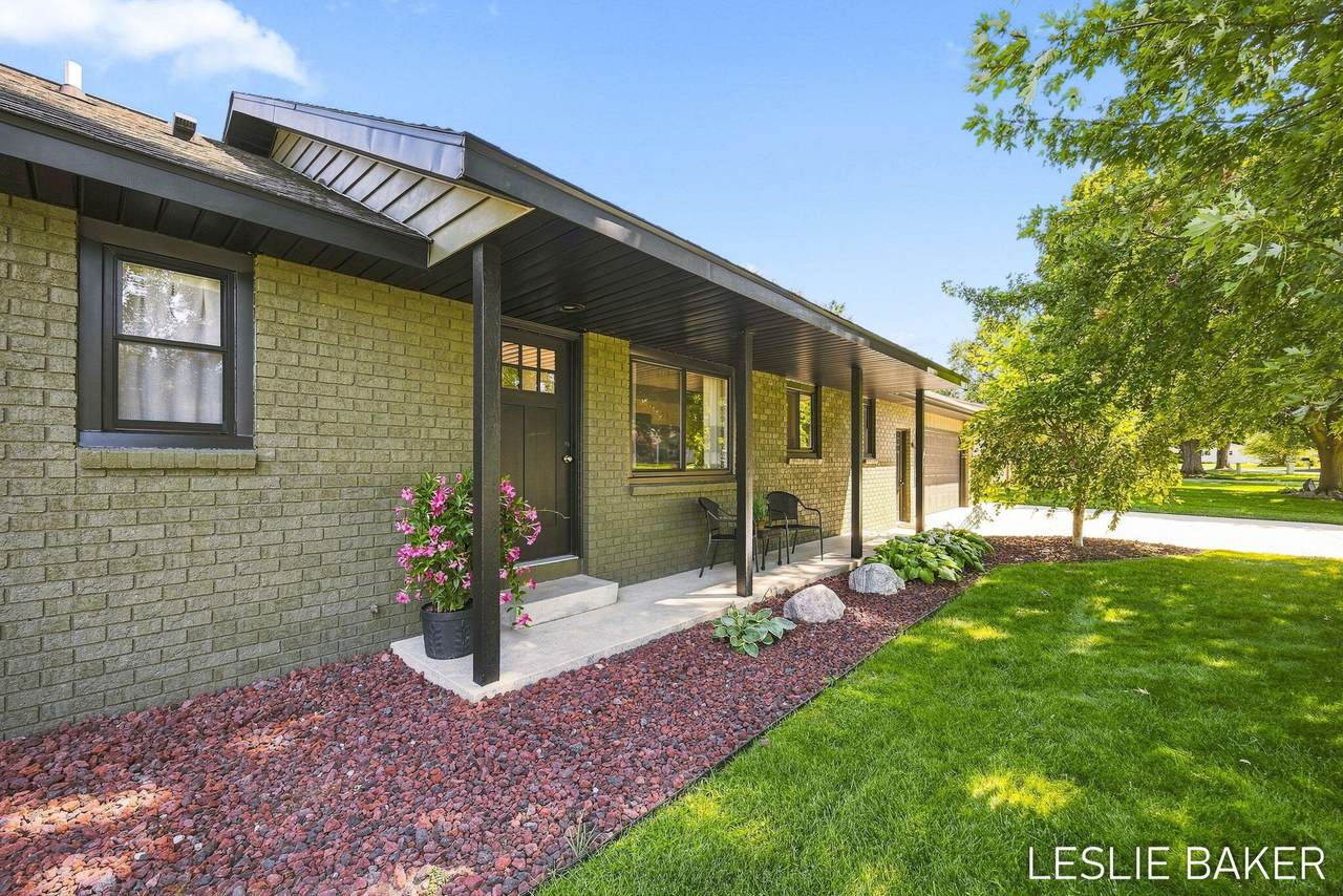2666 Gay Paree Drive - Photo 1