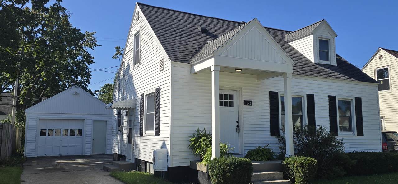 1349 Summit Avenue - Photo 1