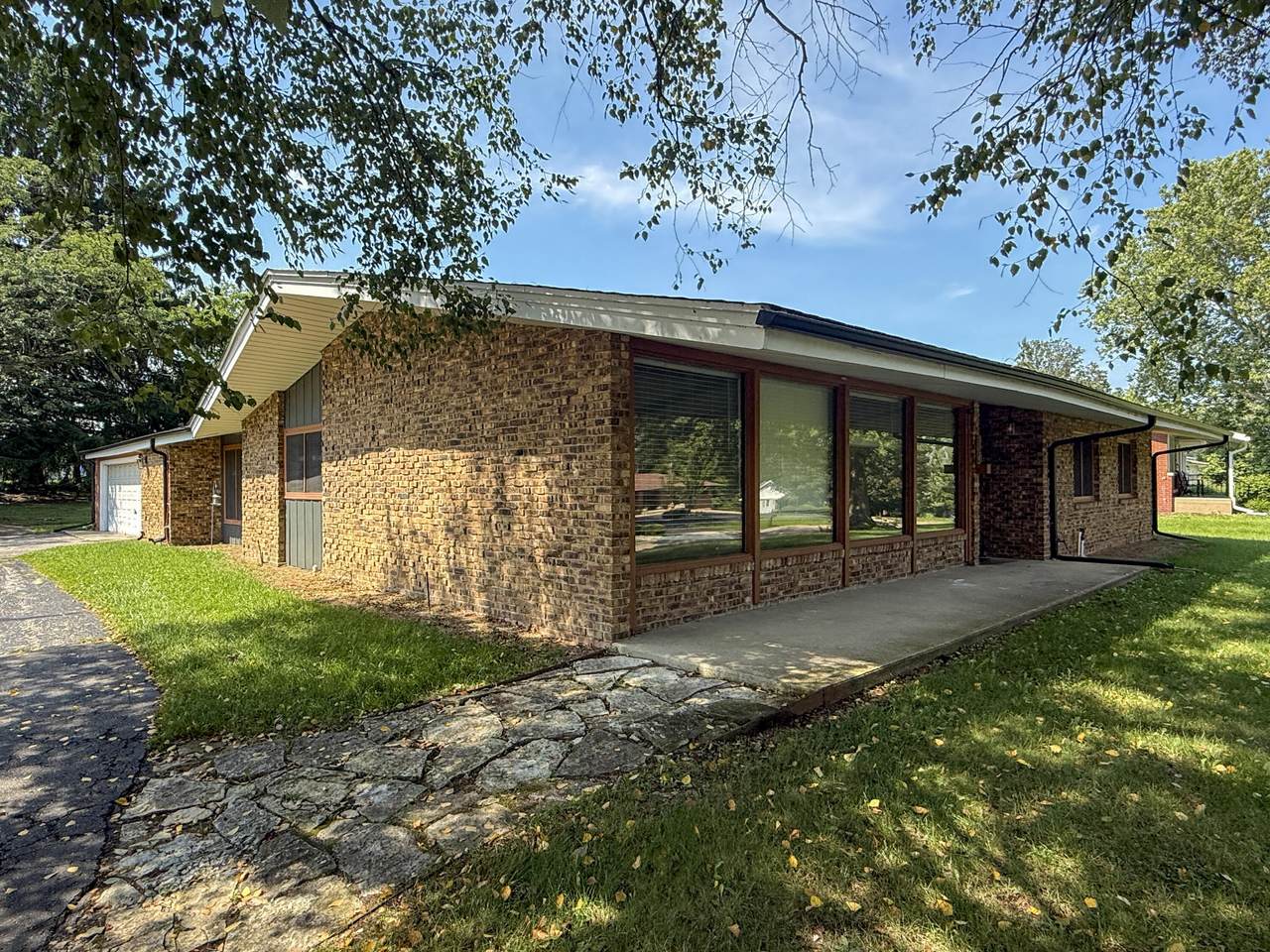 820 Iroquois Trail - Photo 1