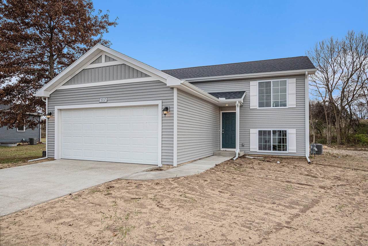 587 River Oaks Drive - Photo 1