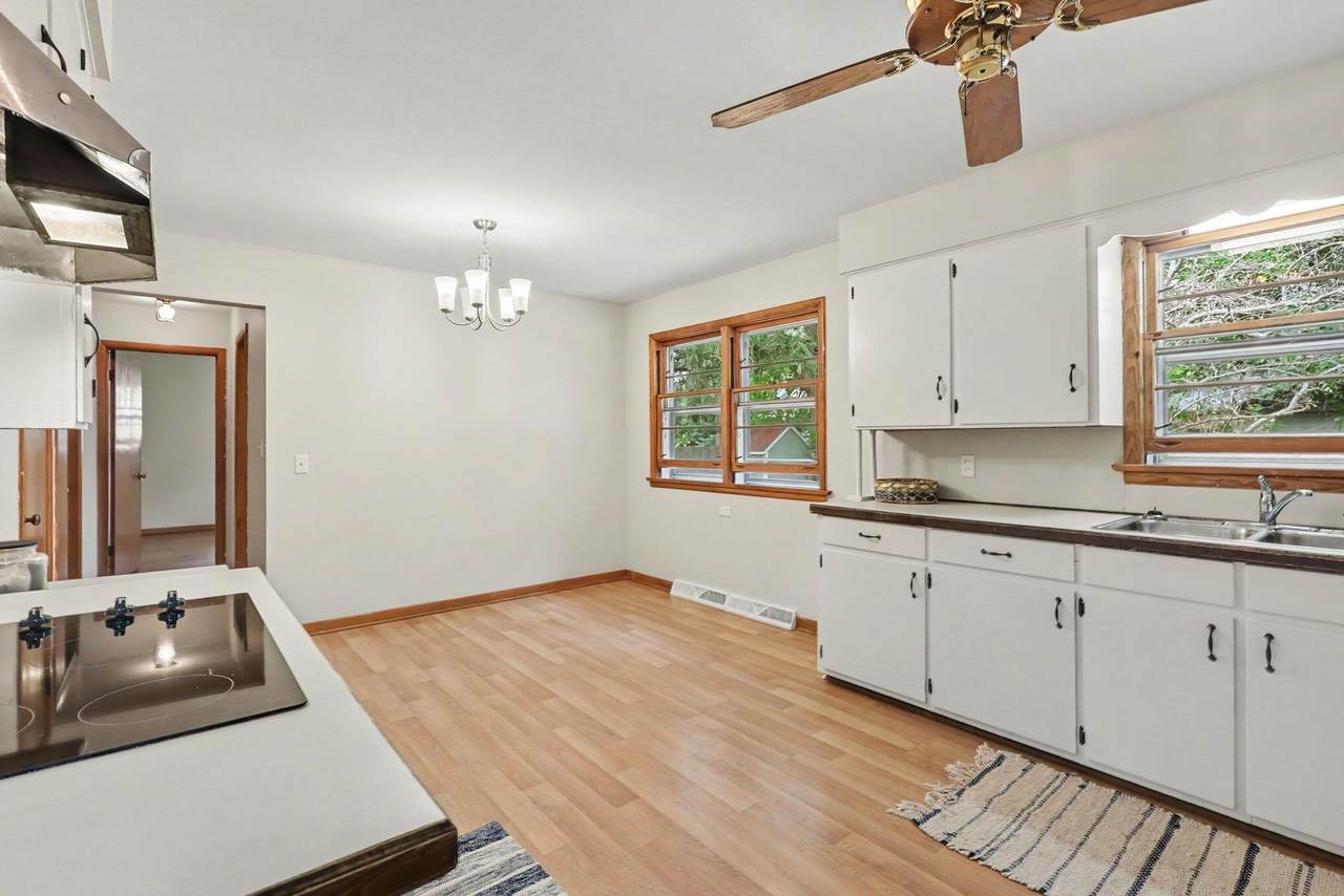 https://bt-photos.global.ssl.fastly.net/swmich/1280_boomver_2_26049497-2.jpg