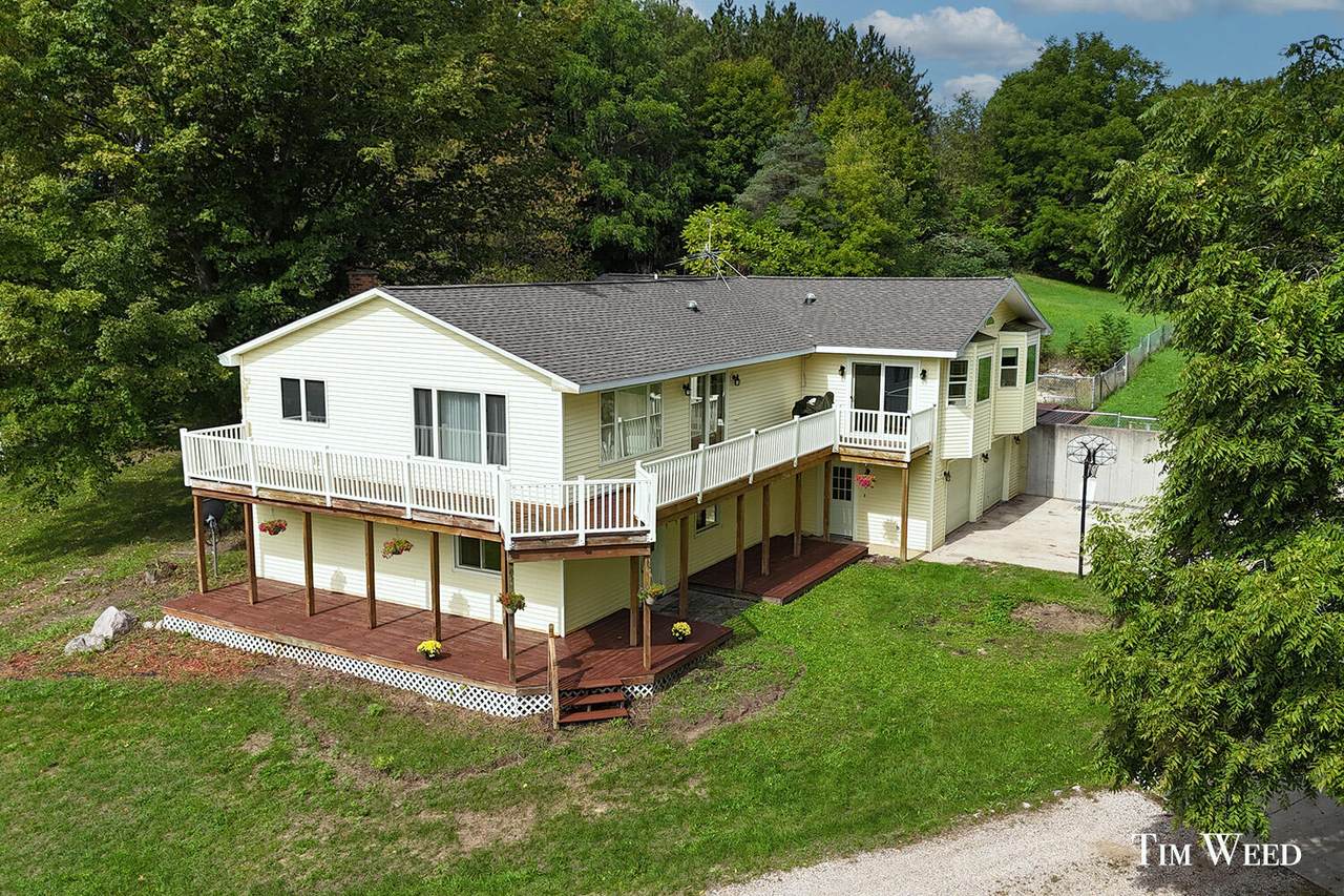 21556 1 Mile Road - Photo 1