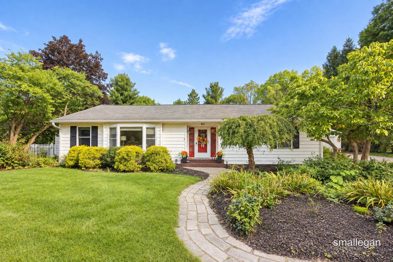 610 Ellis Avenue - Photo 1