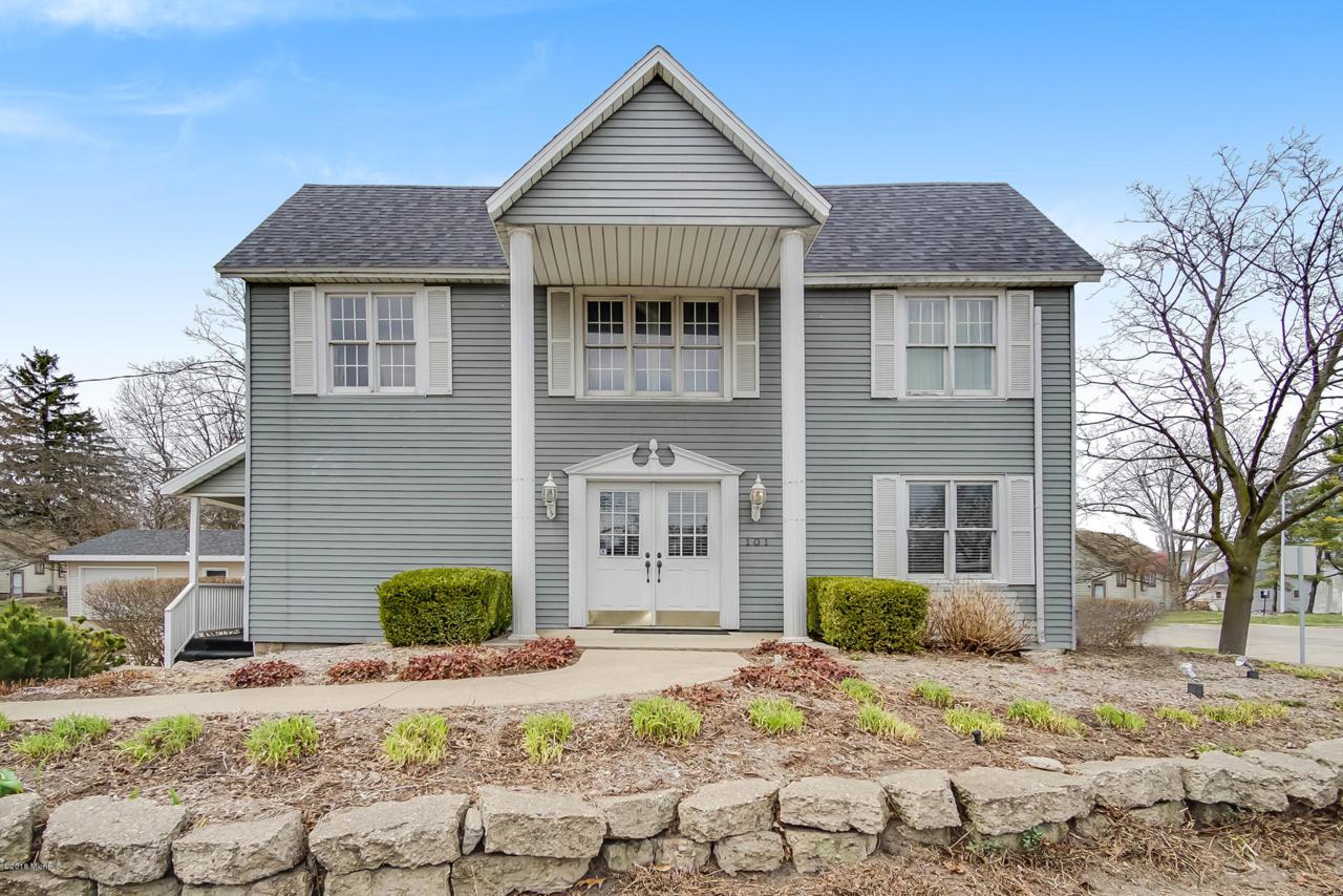 101 Beacon Boulevard - Photo 1