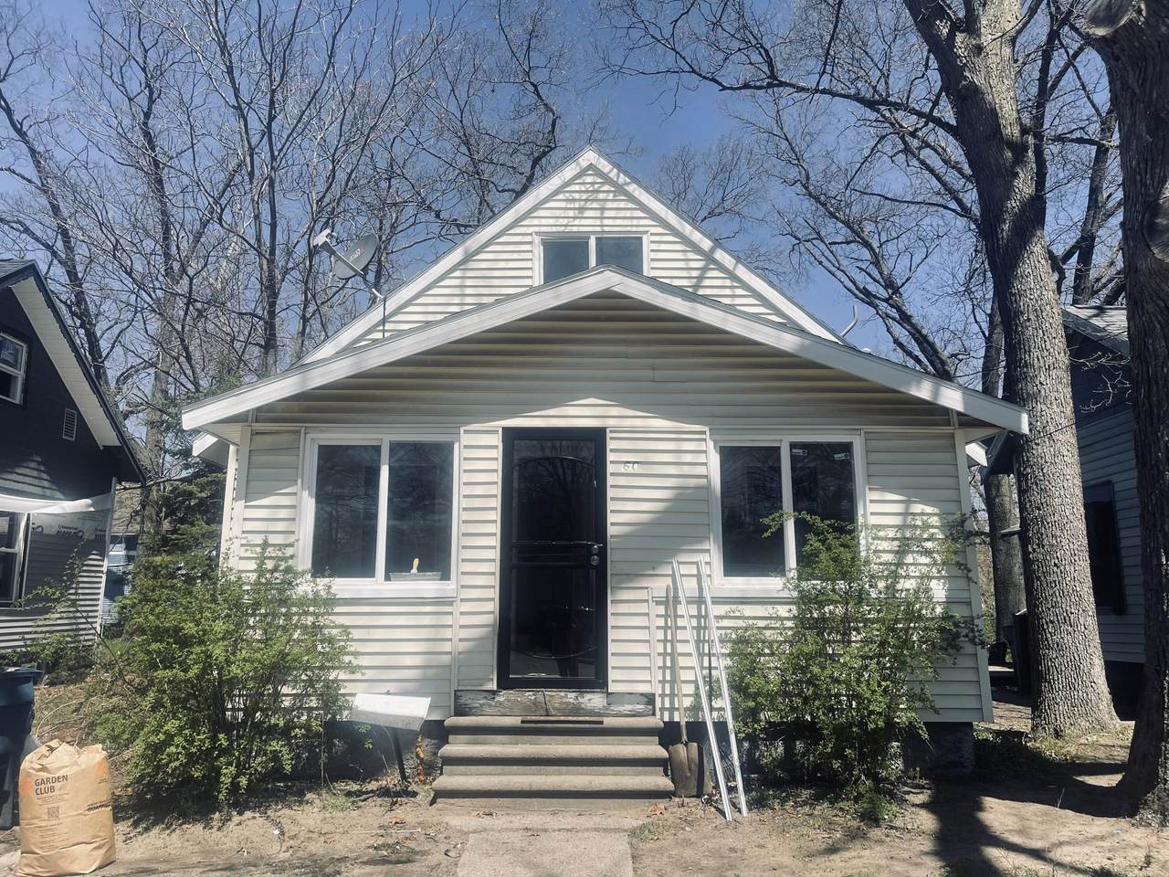 60 Lincoln Avenue - Photo 1