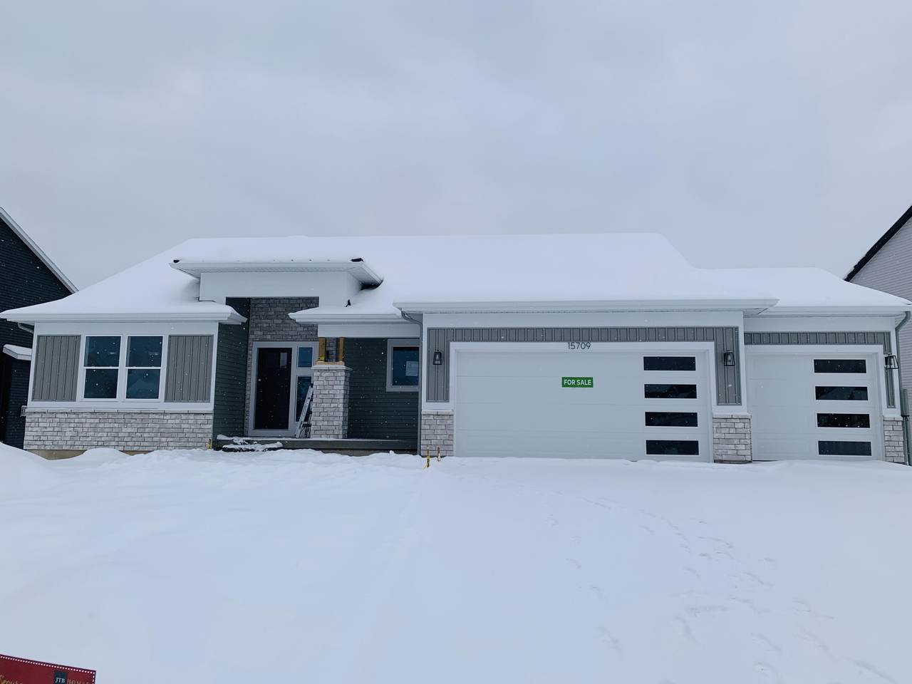 15709 Norwalk Road - Photo 1