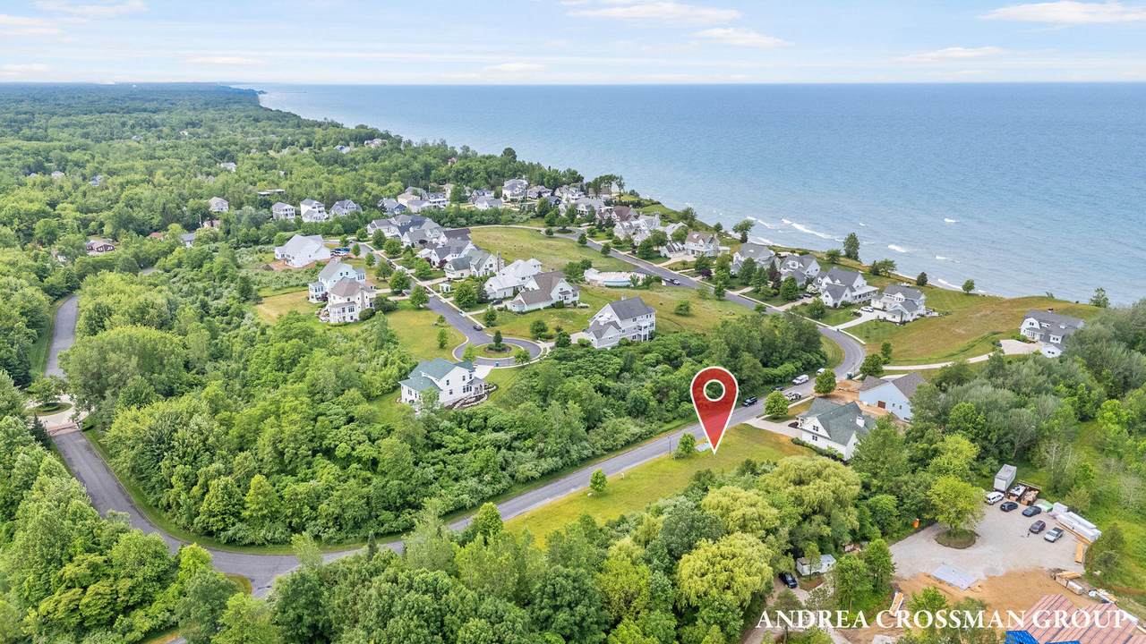 684 Waters Edge Drive - Photo 1