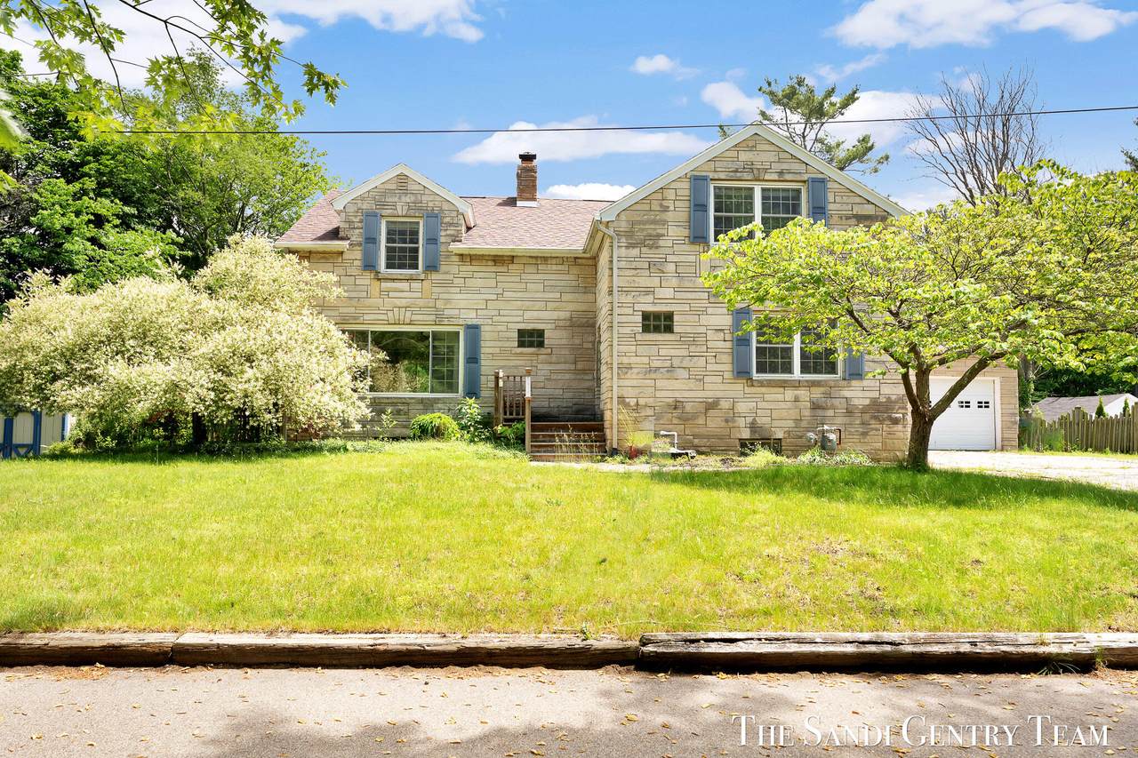 15008 Lakeshore Drive - Photo 1