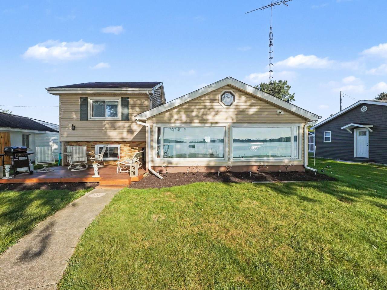 163 Lakeside Drive - Photo 1