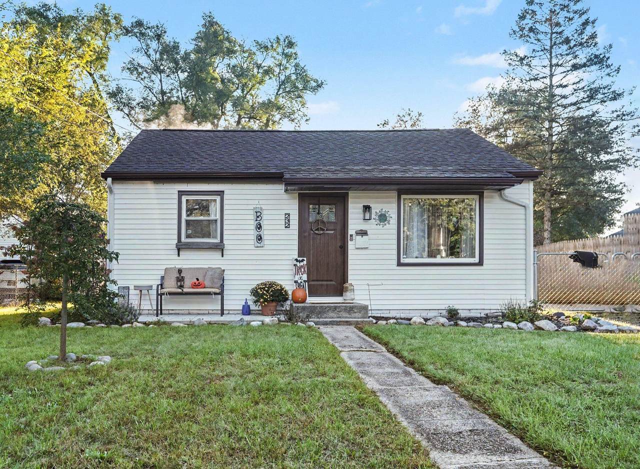 232 Woodlawn Avenue - Photo 1