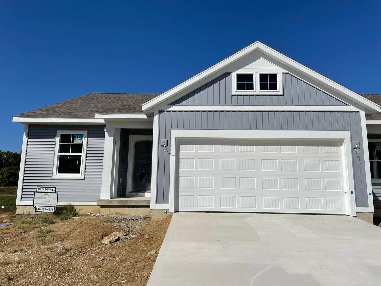 1541 Village Circle - Photo 1