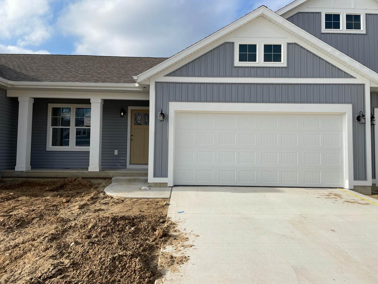 1543 Village Circle - Photo 1