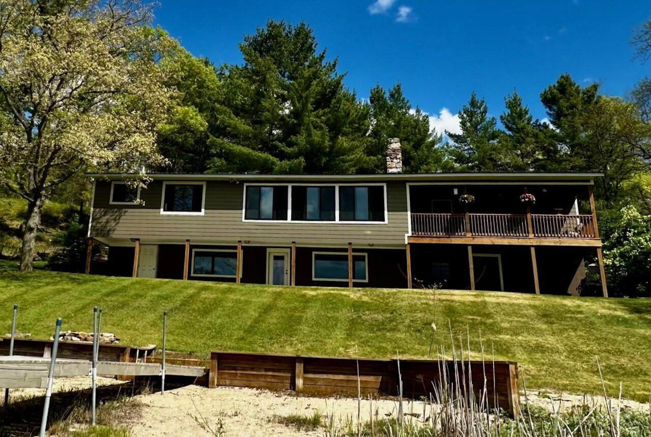 6121 Hamlin Circle - Photo 1