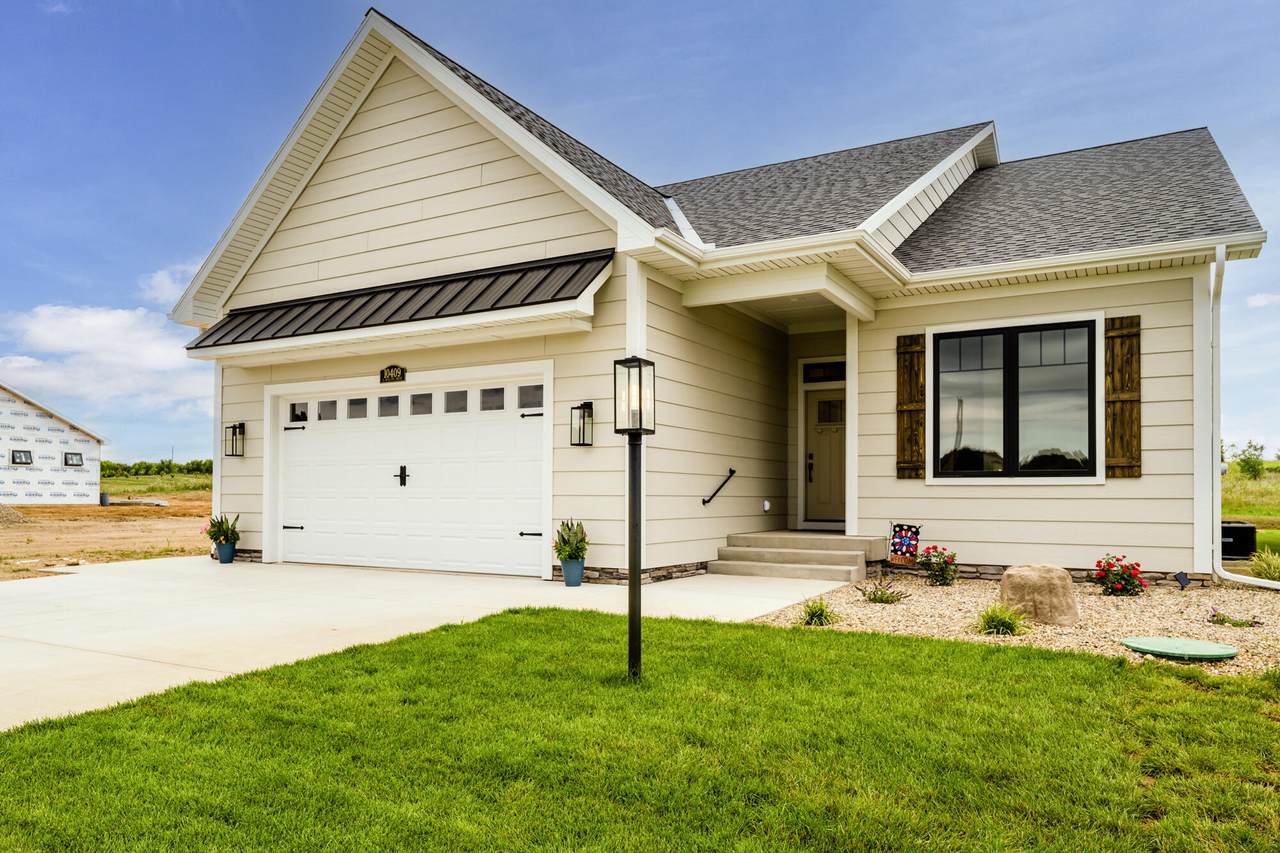 10409 Noellyn Drive - Photo 1