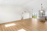 11767 Everett Avenue - Photo 17