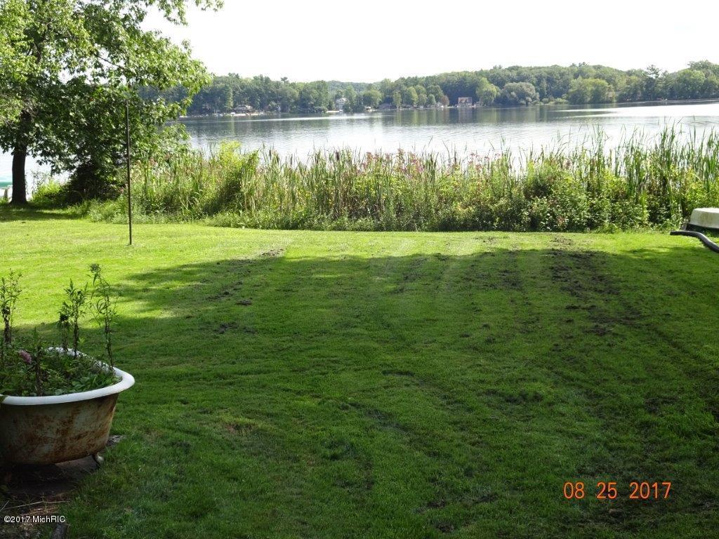5520 Maple Street - Photo 1