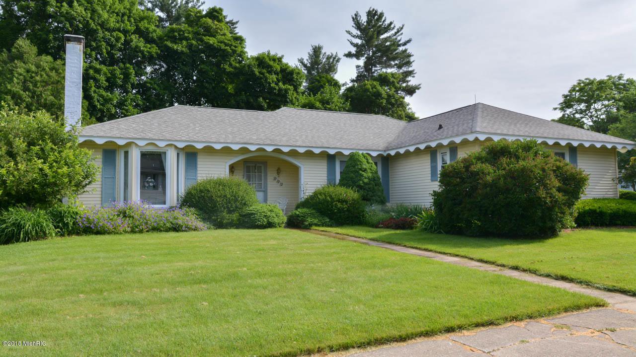 343 Maple Street - Photo 1