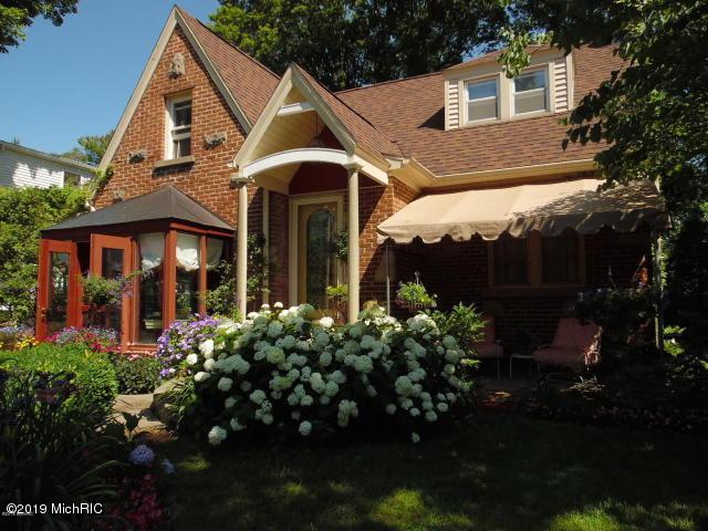 731 Bond Street - Photo 1