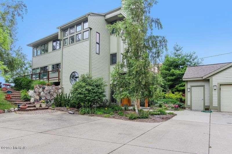 429 Lighthouse Drive - Photo 1