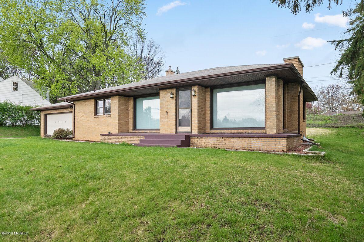 1715 Oswego Street - Photo 1