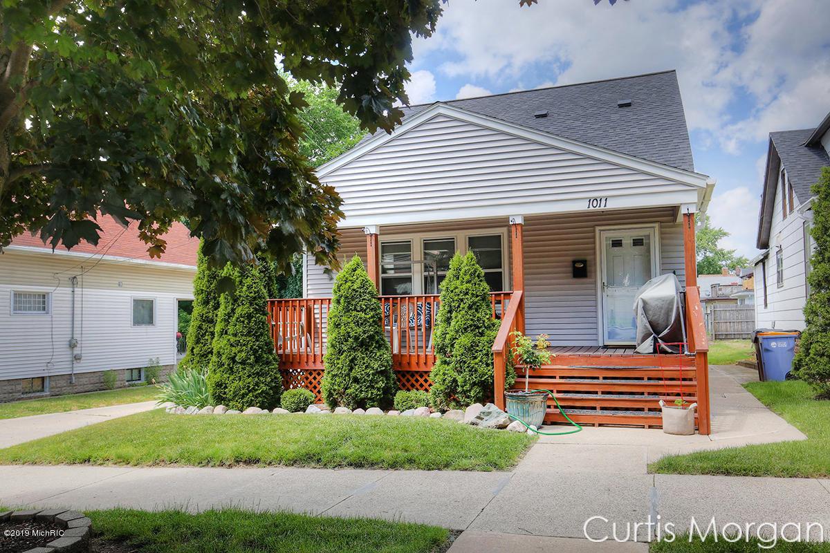 1011 11th Street - Photo 1