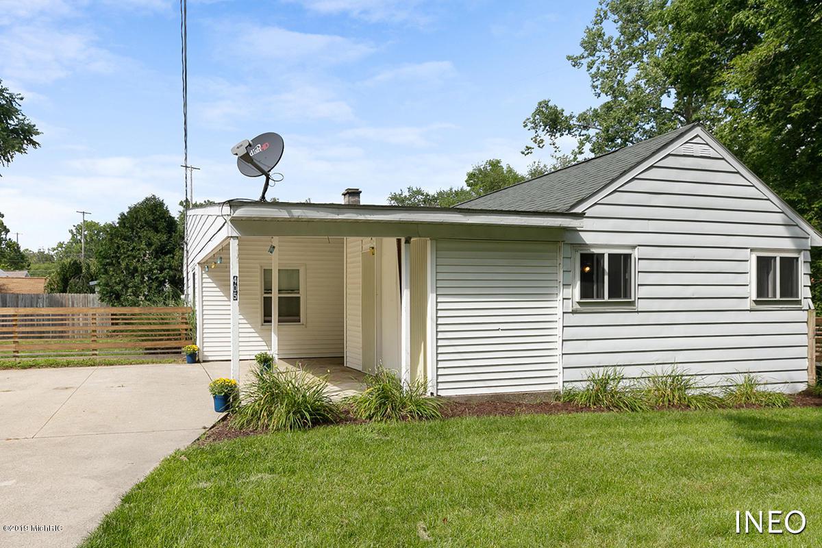 405 Clark Street - Photo 1