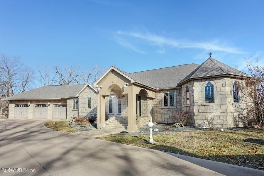 10990 South Avenue - Photo 1