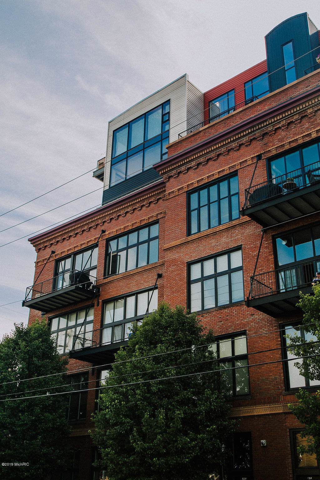600 Broadway Avenue - Photo 1