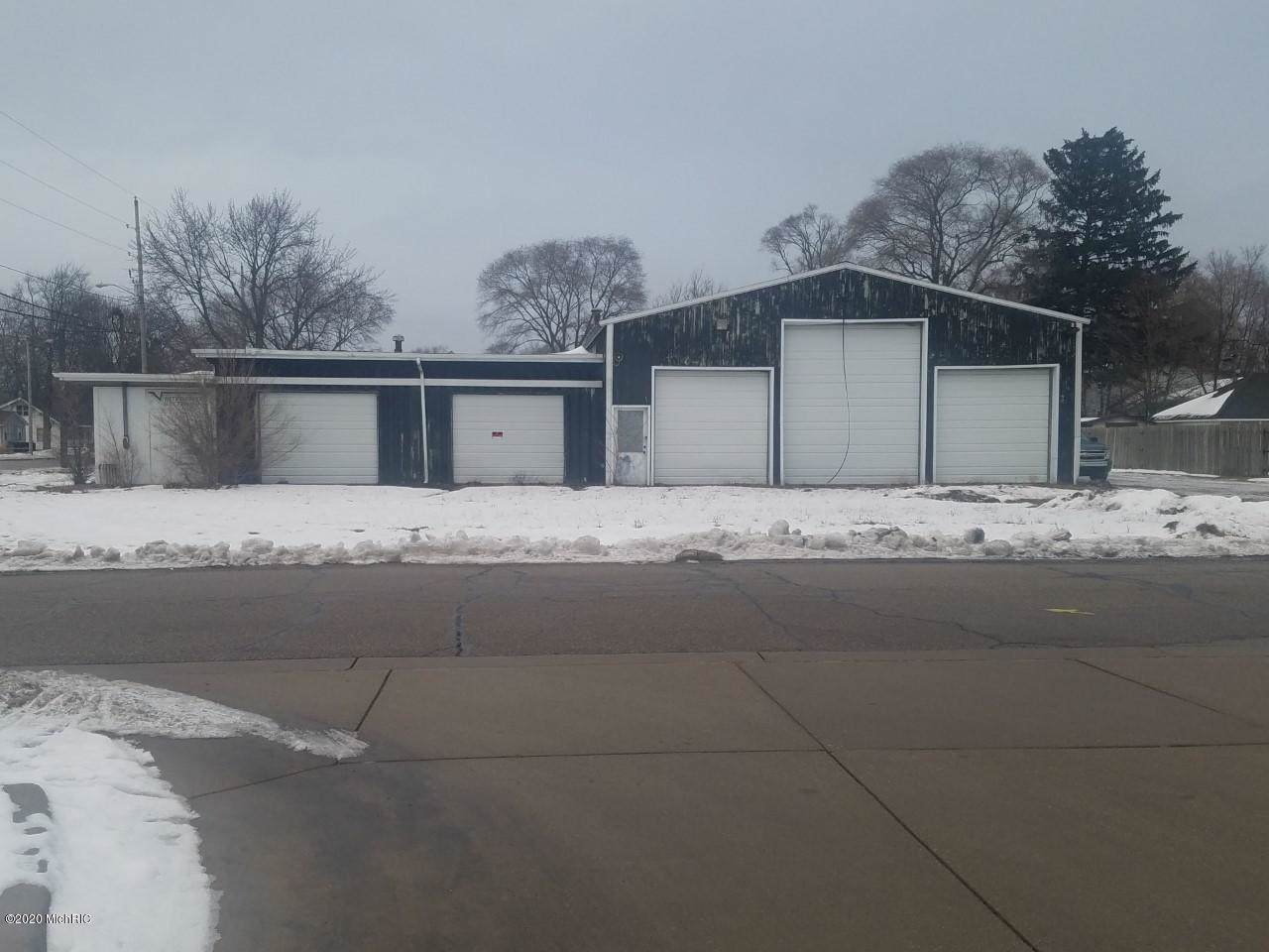 2126 Henry Street - Photo 1