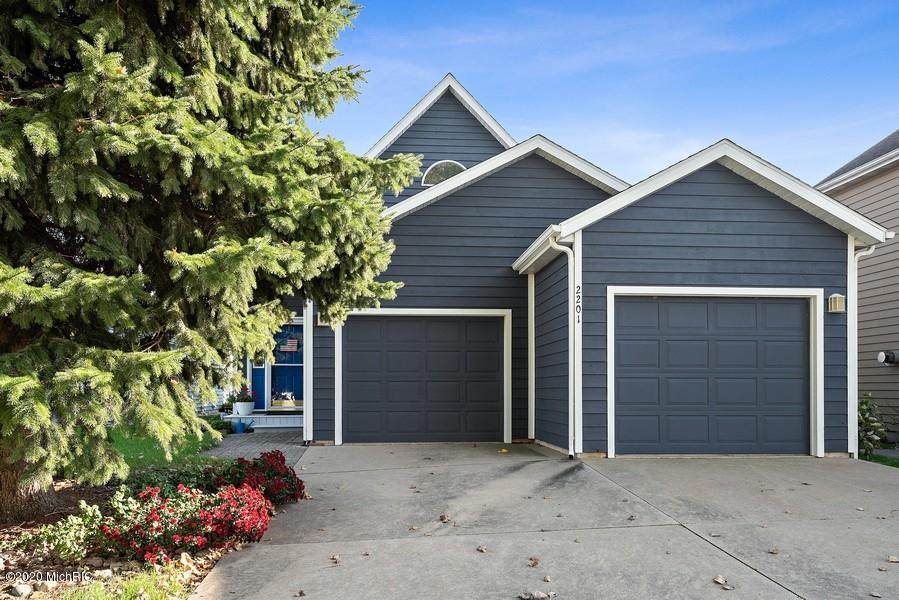 2201 Riverside Pointe Drive - Photo 1