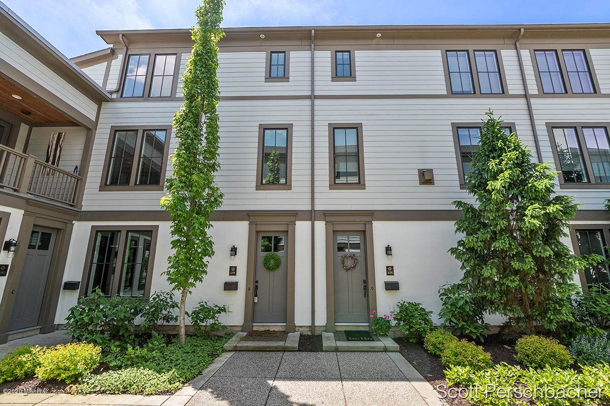 694 Croswell Avenue - Photo 1