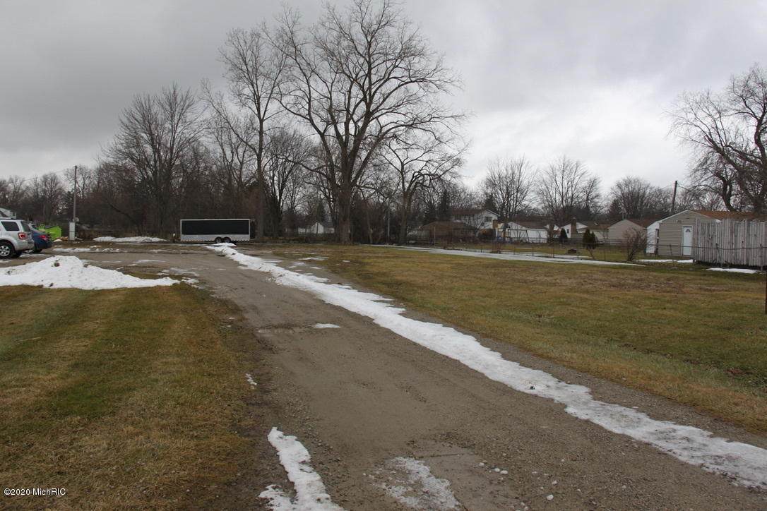 19059 14 Mile Road - Photo 1