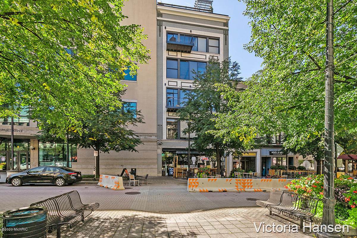 49 Monroe Center Street - Photo 1