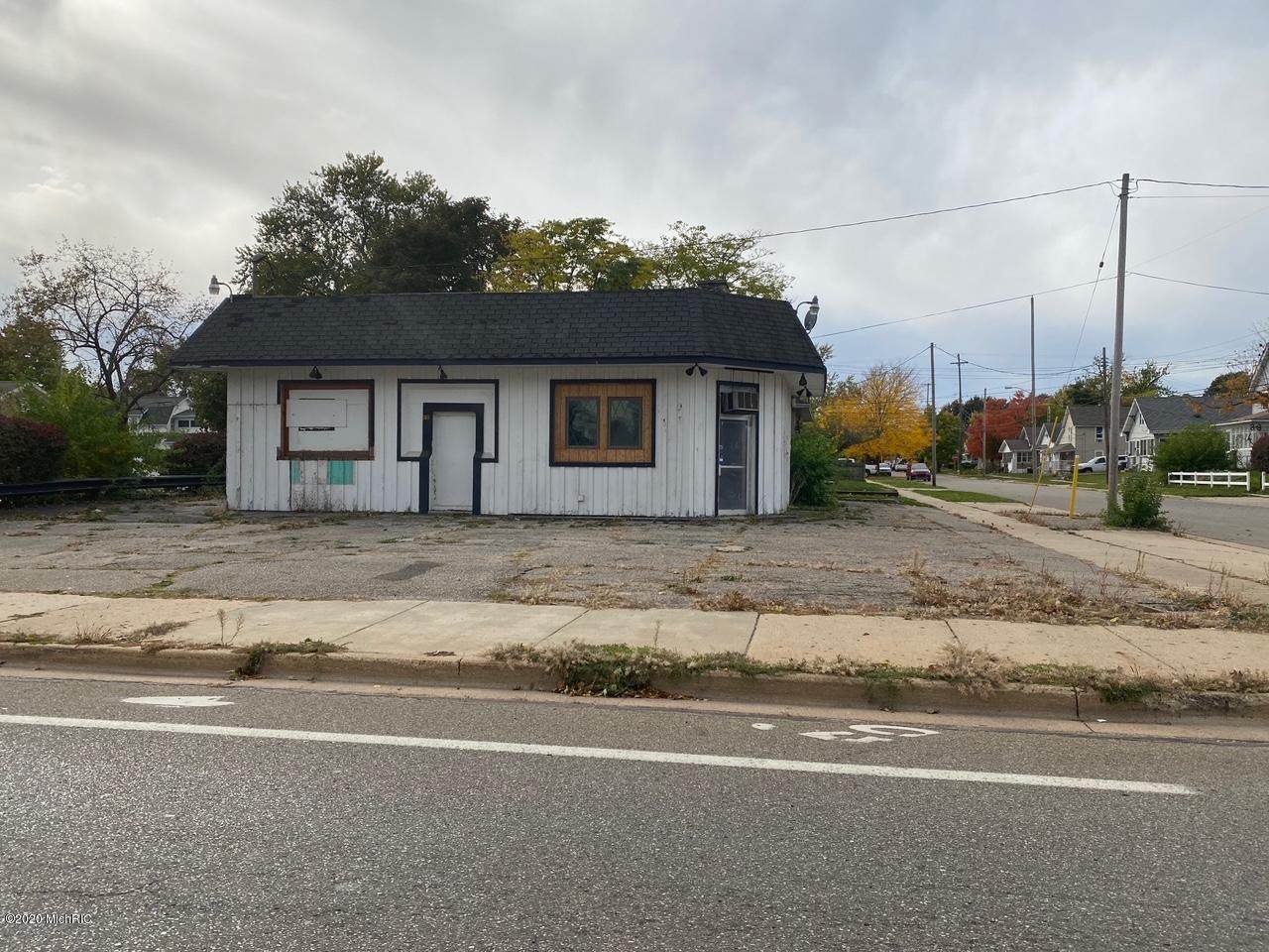 610 Capital Avenue - Photo 1