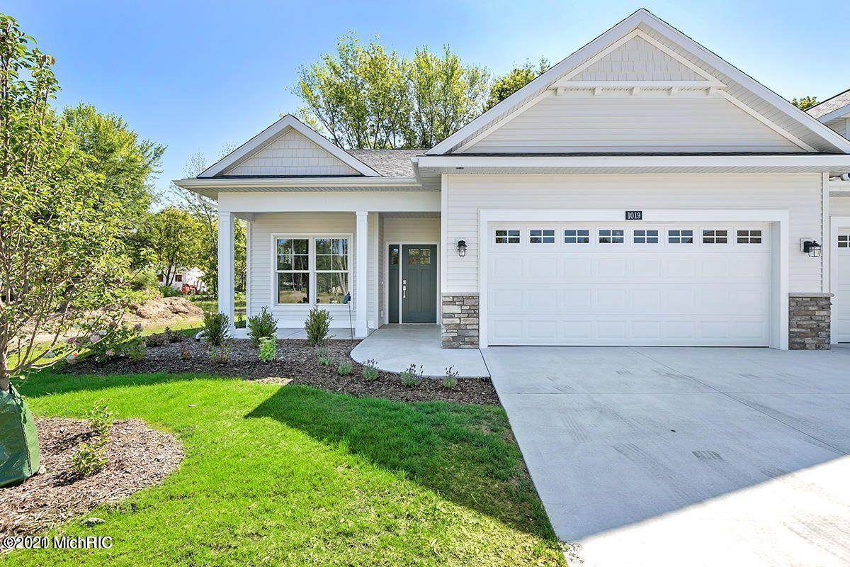 1007 Maplewood Court - Photo 1