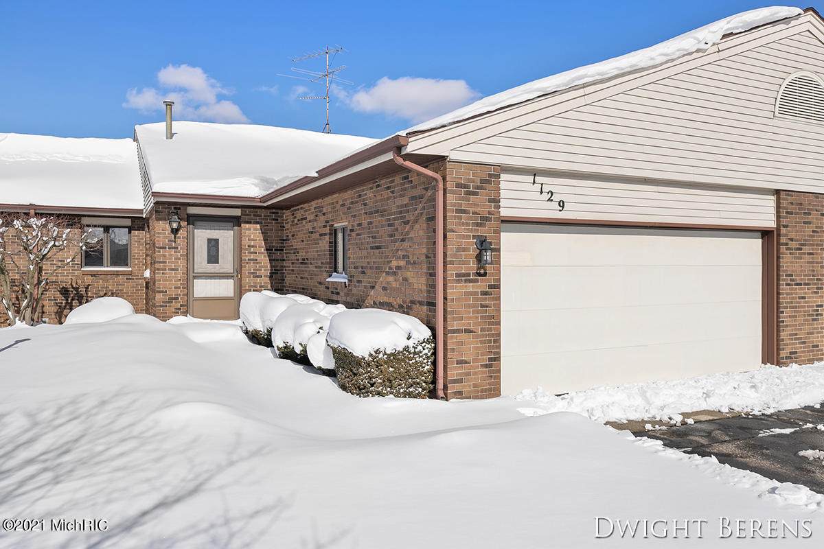 1129 Amberwood West Drive - Photo 1