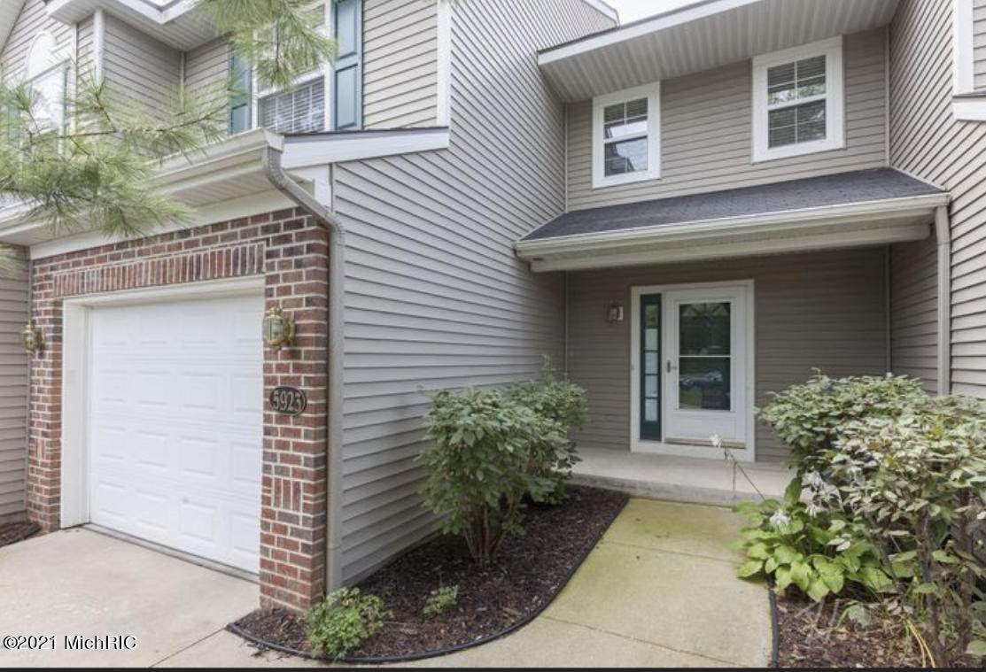 5923 East Lyn Haven Drive Se - Photo 1
