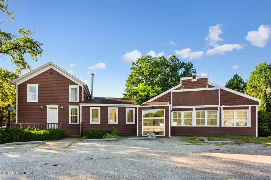 203 Buffalo Street - Photo 1