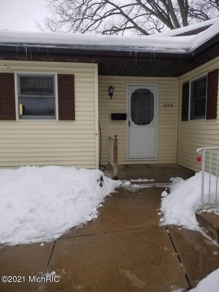 1054 Walnut Grove Drive - Photo 1