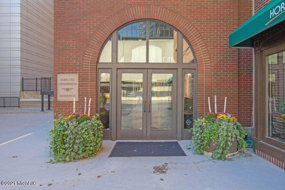 252 Pearl Street - Photo 1