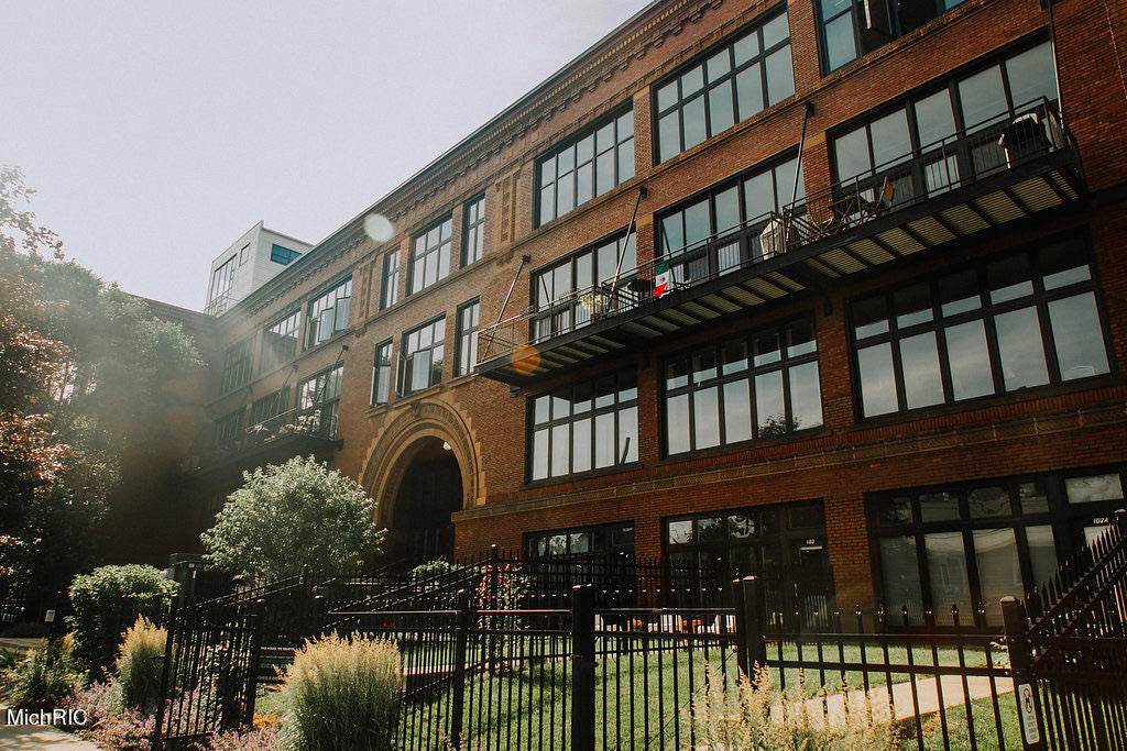 600 Broadway Avenue - Photo 1