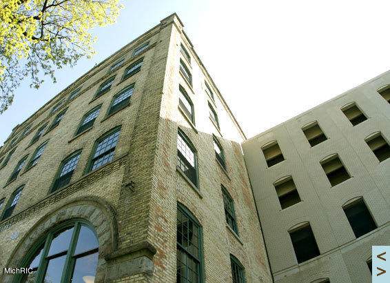 940 Monroe Avenue - Photo 1