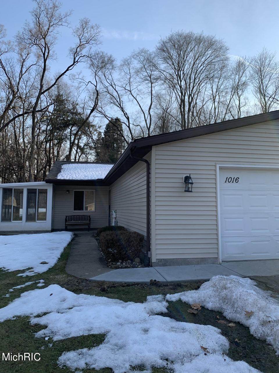 1016 Wedgewood Drive - Photo 1
