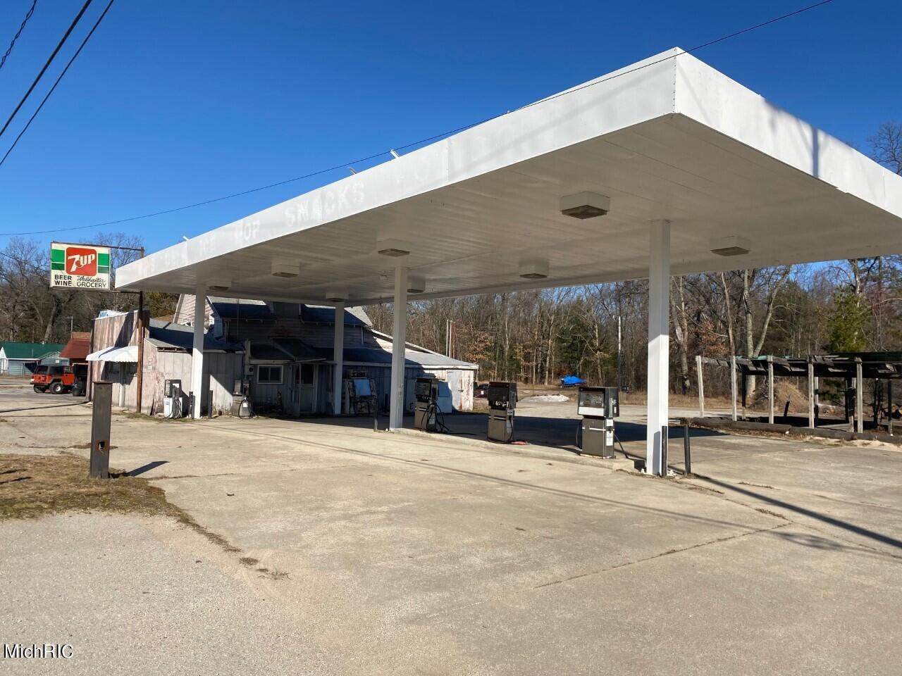 6630 Us 10 - Photo 1