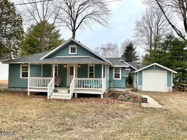 3139 N Lakeshore Drive - Photo 1