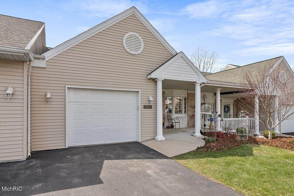 1092 Fountain View Circle - Photo 1
