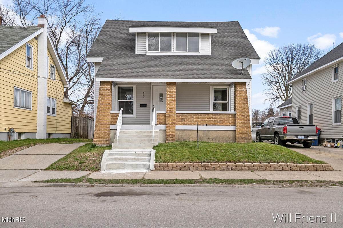 619 Hogan Street - Photo 1