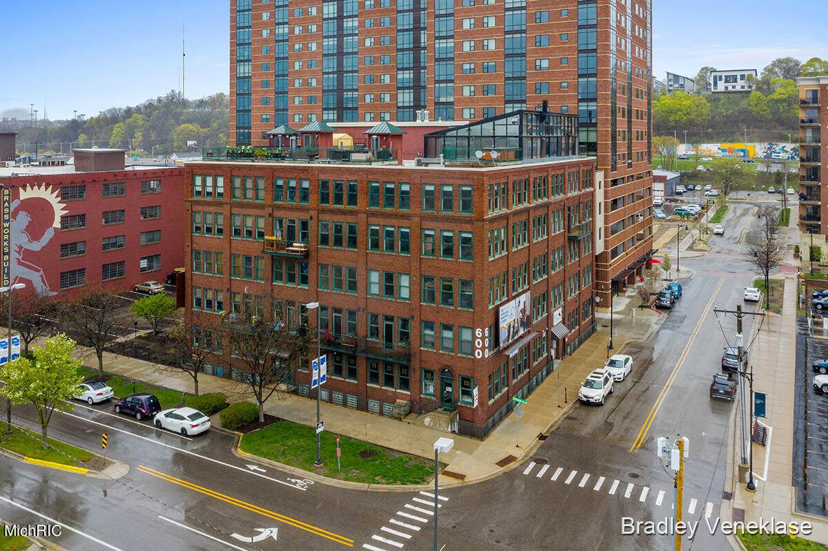 600 Monroe Avenue - Photo 1