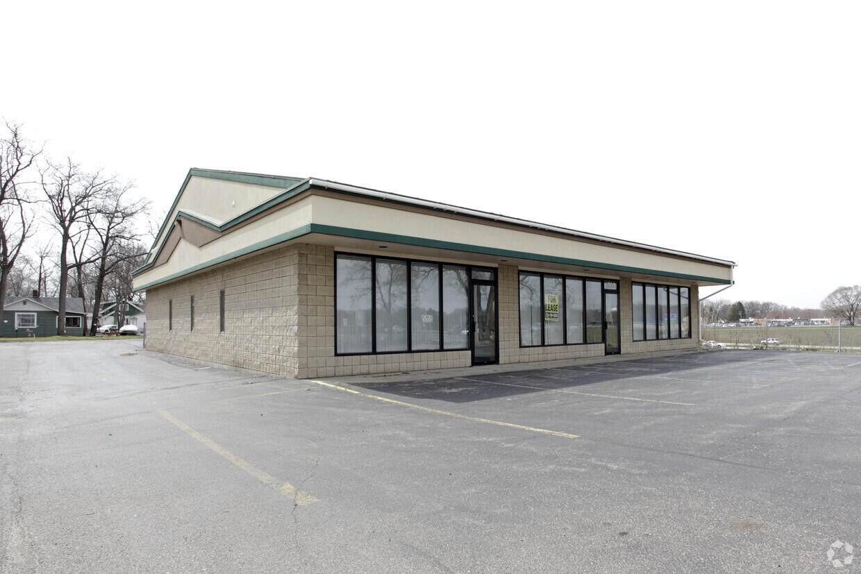 1635 Apple Avenue - Photo 1