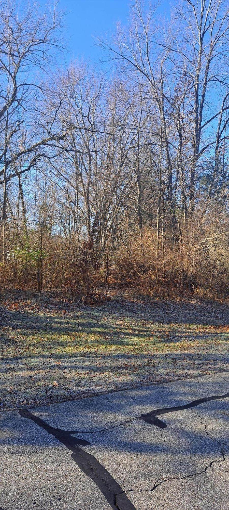740 Point Way - Photo 1